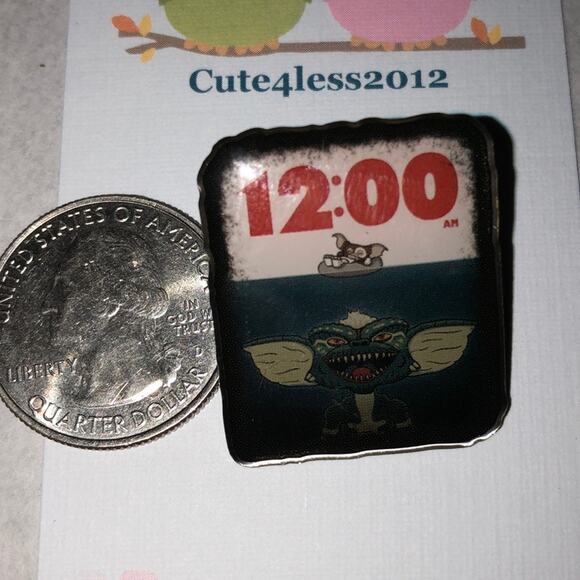 Gizmo & Spike from Gremlins Pin Brooch - Picture 1 of 2